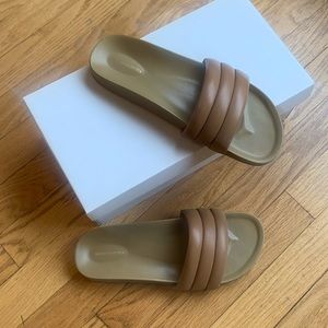 Beatrice Valenzuela sandals in sand and sz. 9